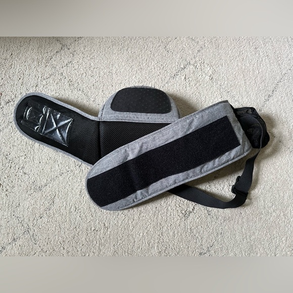 Tushbaby Infant and Toddler Hip Carrier - Picture 2 of 6